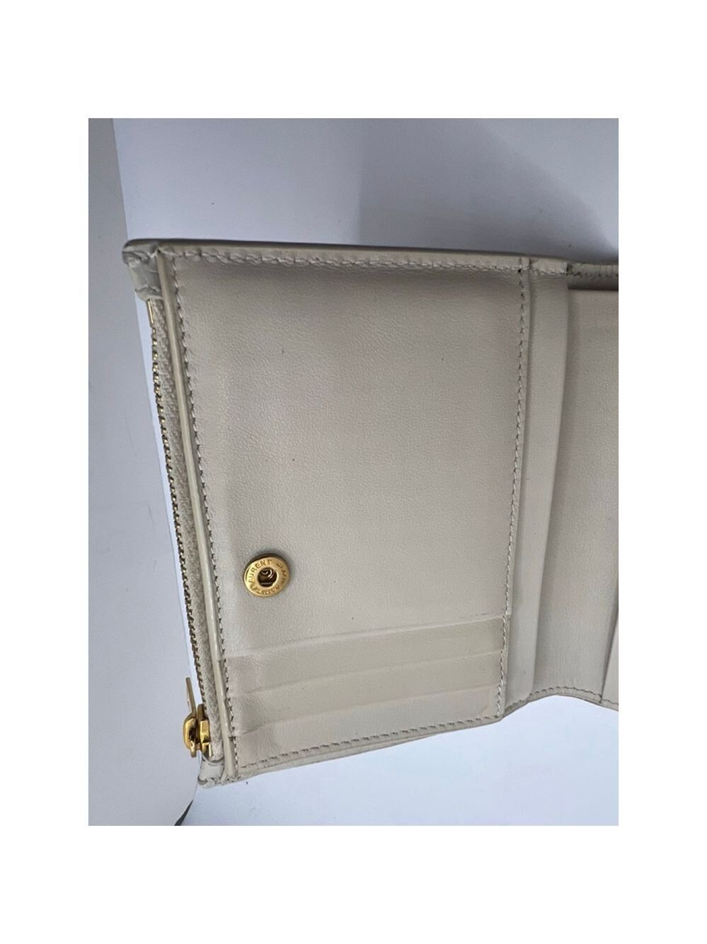 Excellent Condition Saint Laurent Wallet Beige Croc-Embossed Leather - Picture 4 of 9